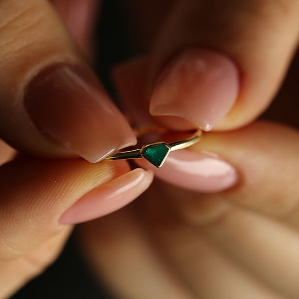 14 ayar altın Tourmaline Yeşil Üçgen Altın Yüzük