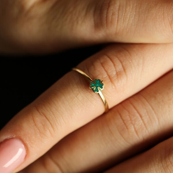 Emerald Yeşil Altın Yüzük