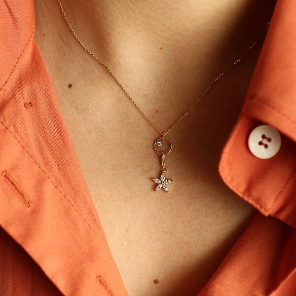 Cercle Flower Altın Kolye