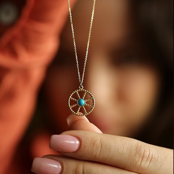 Leila Blue Altın Kolye