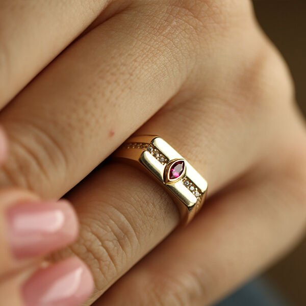 14 ayar altın bordo taşlı tasarım yüzük