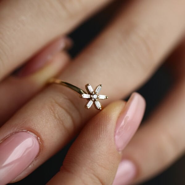 Daisy Taş Detaylı Altın Yüzük