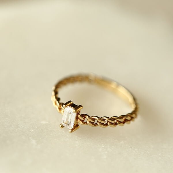 Taş Detaylı Zincir Altın Yüzük