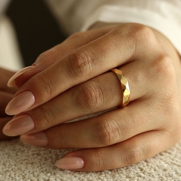 Pyramid Baklava Kesim Altın Yüzük