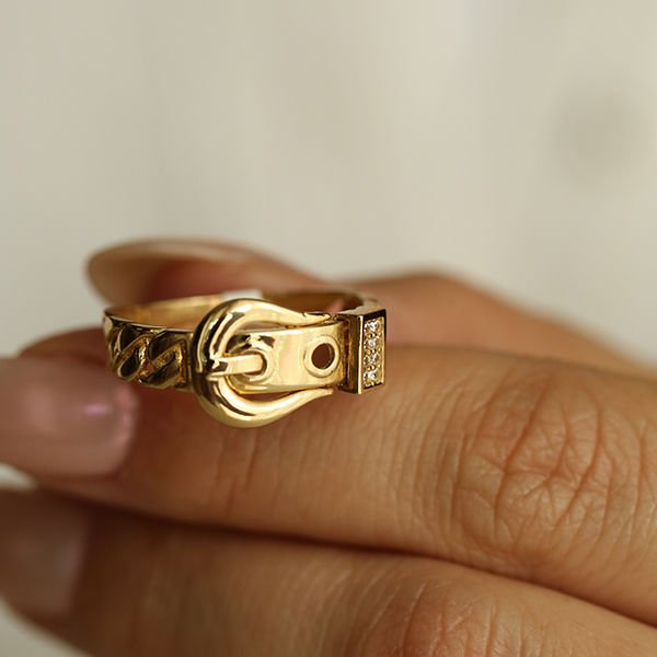 Kemer Figürlü Altın Yüzük