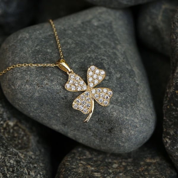 Clover Yonca Tasarım Altın Kolye