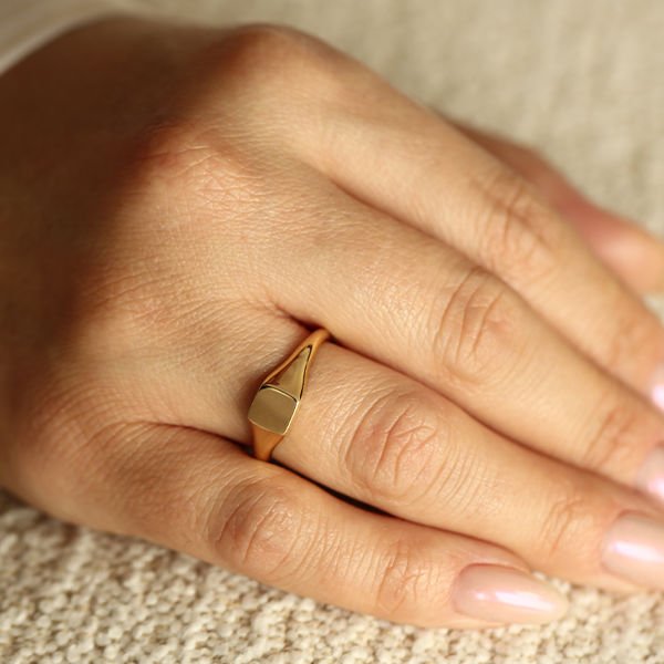 Square Şövalye  Kare Tasarımlı Altın Yüzük