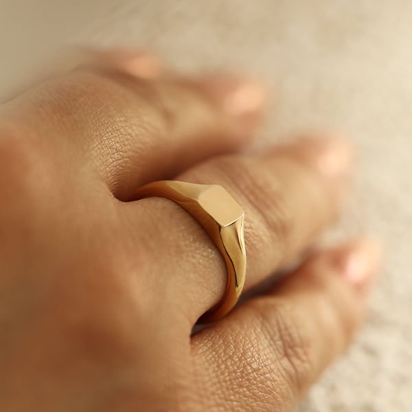 Square Şövalye  Kare Tasarımlı Altın Yüzük