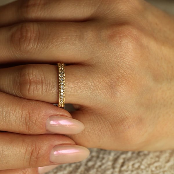 Minimal Taşlı Altın Yüzük