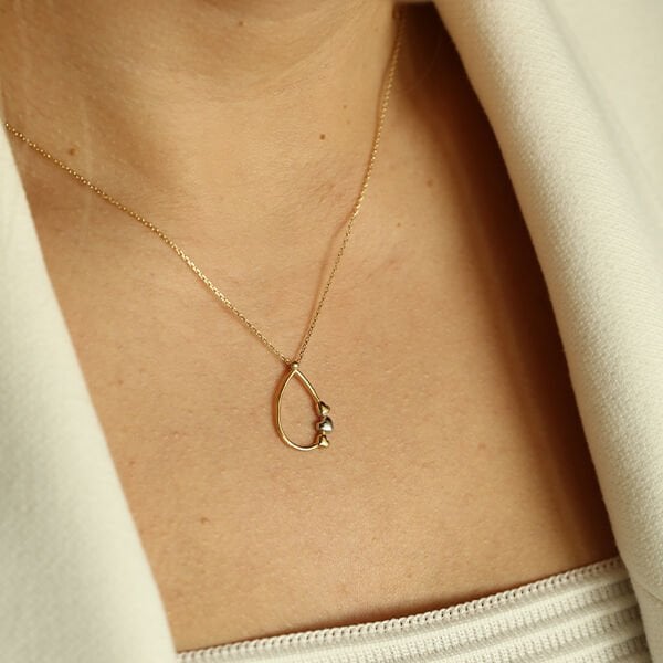 Kalp Detaylı Zarif Altın Kolye