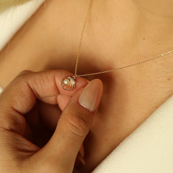 Midye İnci Detaylı Tasarım Altın Kolye