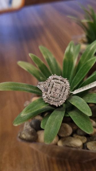 Baget  taşlı beyaz altın yüzük