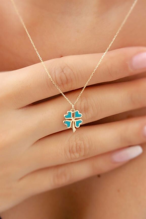 14 ayar altın kalpli yonca kolye