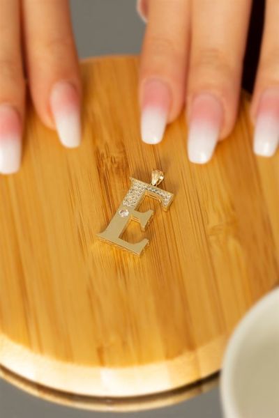 14 ayar altın E harf kolye ucu