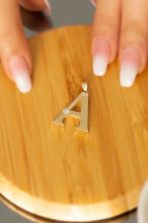 14 ayar altın A harf kolye ucu