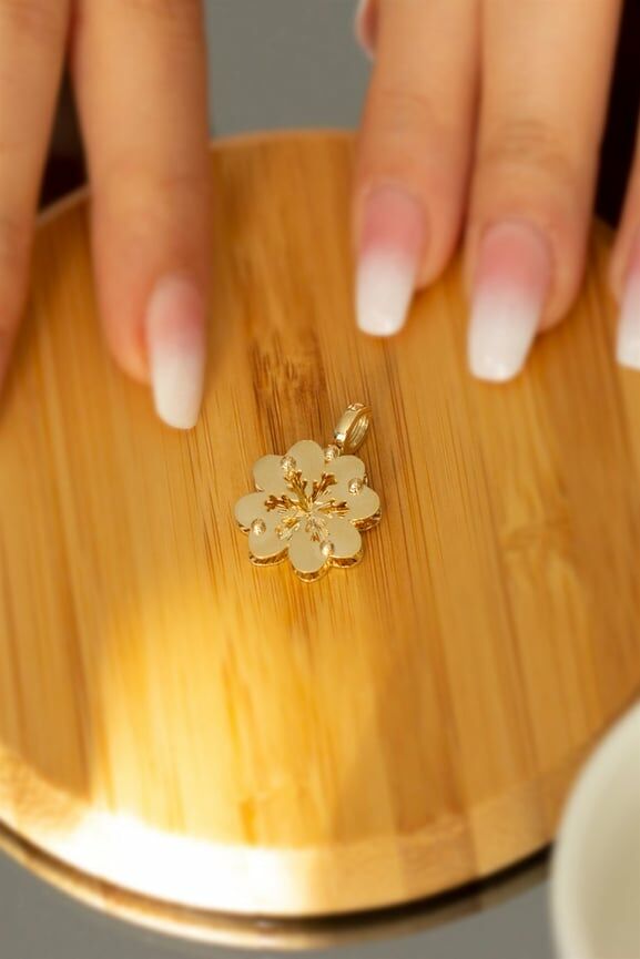 14 ayar altın kar taneli yonca kolye ucu