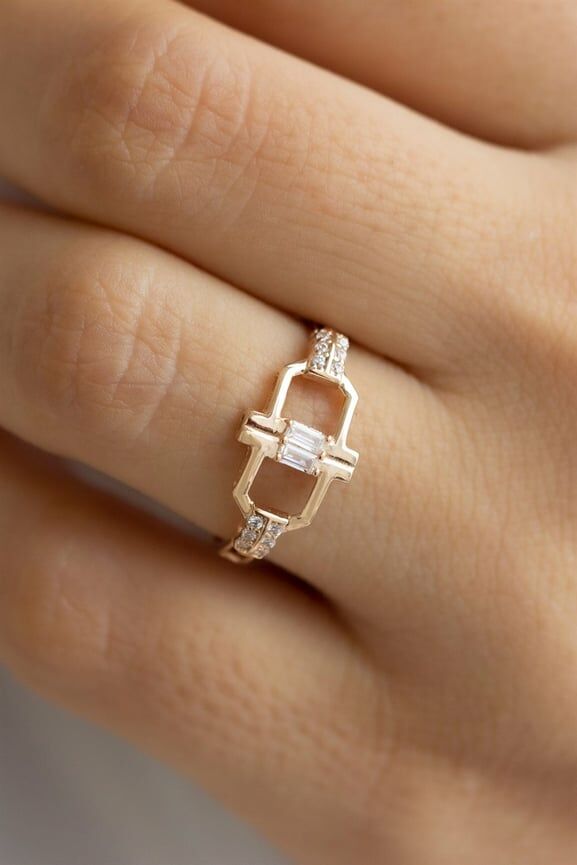 14 ayar altın baget taşlı tasarım yüzük