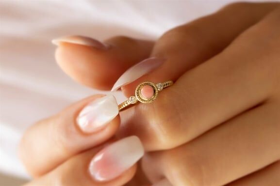 14 ayar altın pembe taşlı yüzük