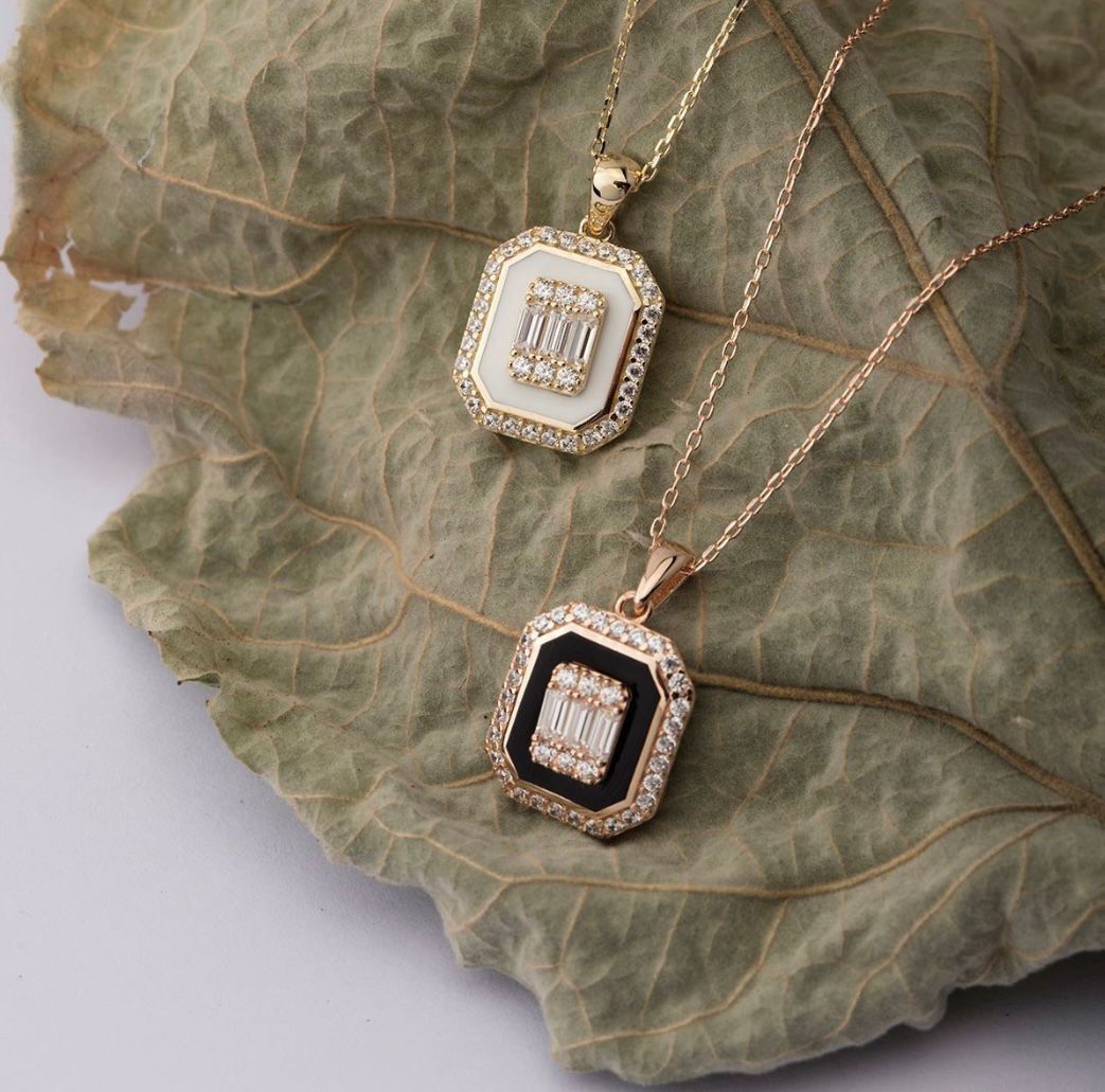 Baget Taşlı Mineli Kolye