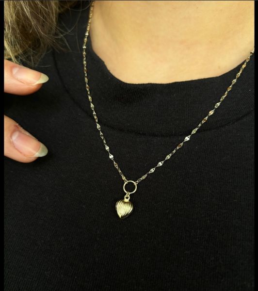 Sade Ve Şık Kalp  Kolye