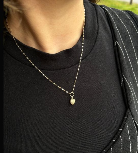 Sade Ve Şık Kalp  Kolye