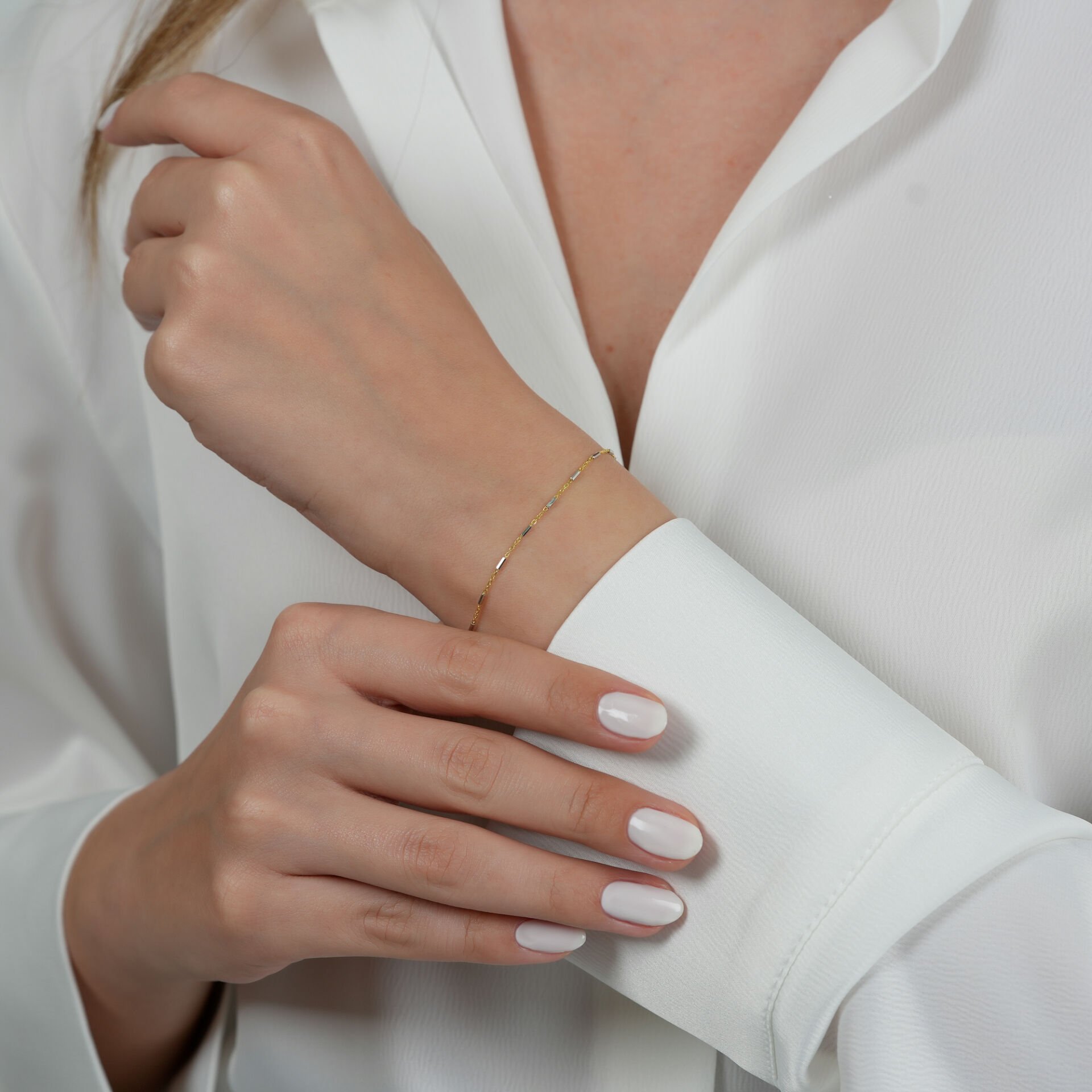 14 AYAR SADE TASARIM BEYAZ VE SARI ALTIN BİLEKLİK