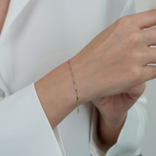 14 AYAR SADE TASARIM BEYAZ VE SARI ALTIN BİLEKLİK