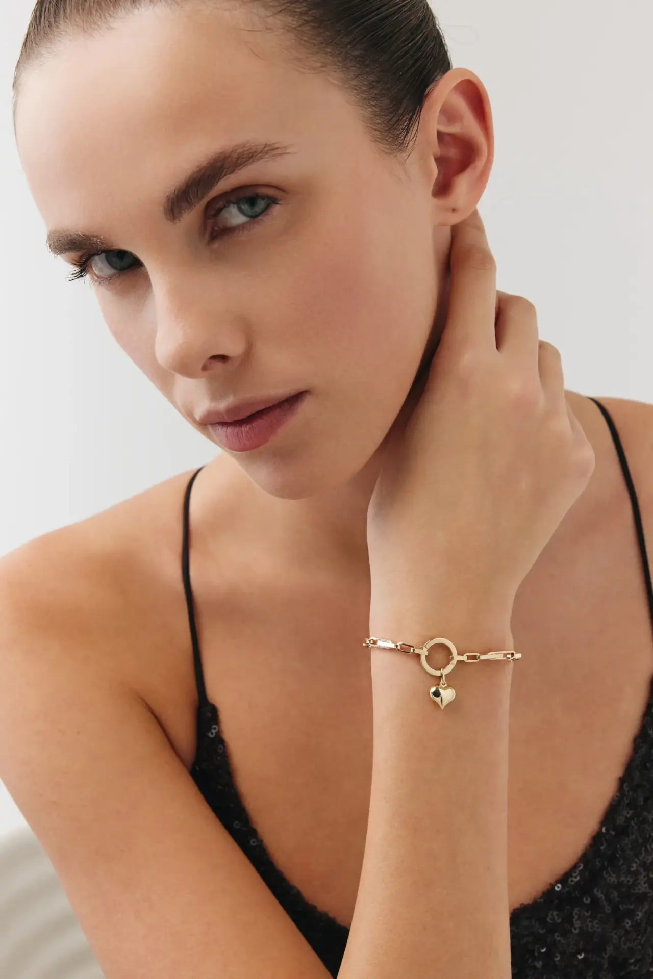 14 AYAR KALPLİ TASARIM BİLEKLİK